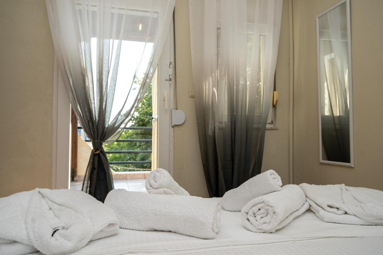 Magdalene's Premium Apartments Ofrínion Esterno foto