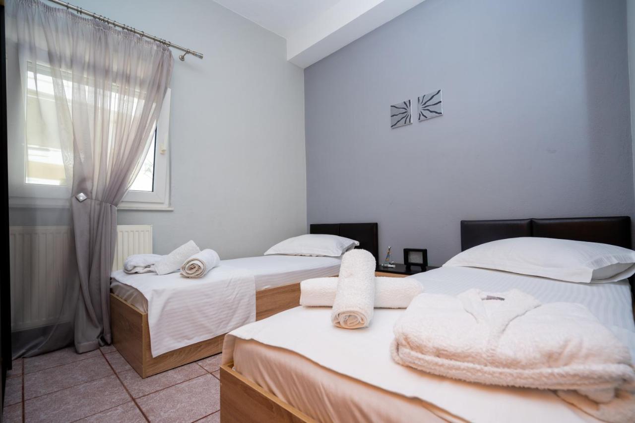 Magdalene's Premium Apartments Ofrínion Esterno foto