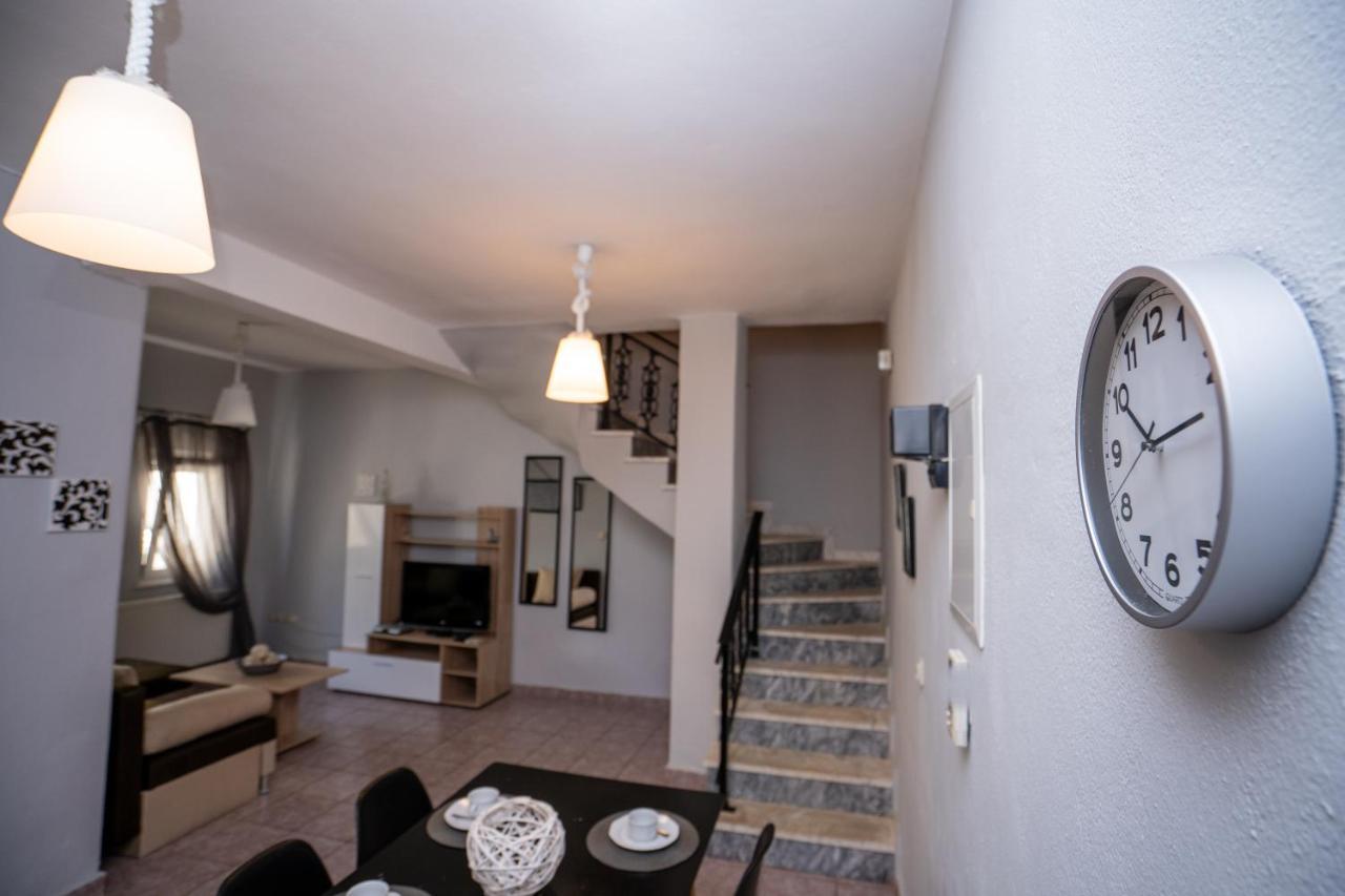 Magdalene's Premium Apartments Ofrínion Esterno foto