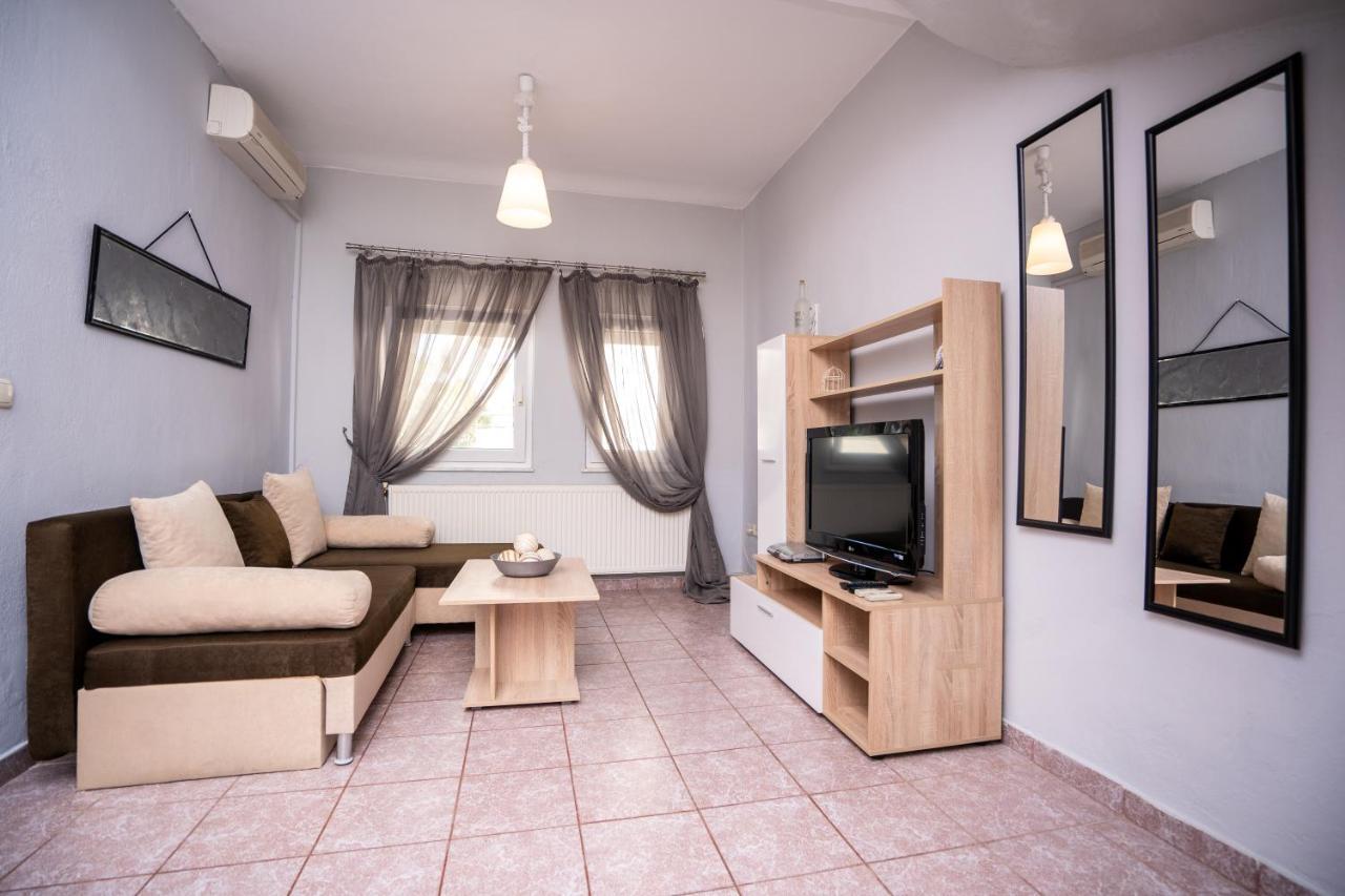 Magdalene's Premium Apartments Ofrínion Esterno foto