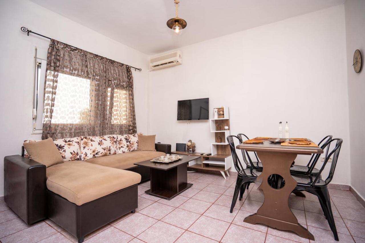 Magdalene's Premium Apartments Ofrínion Esterno foto