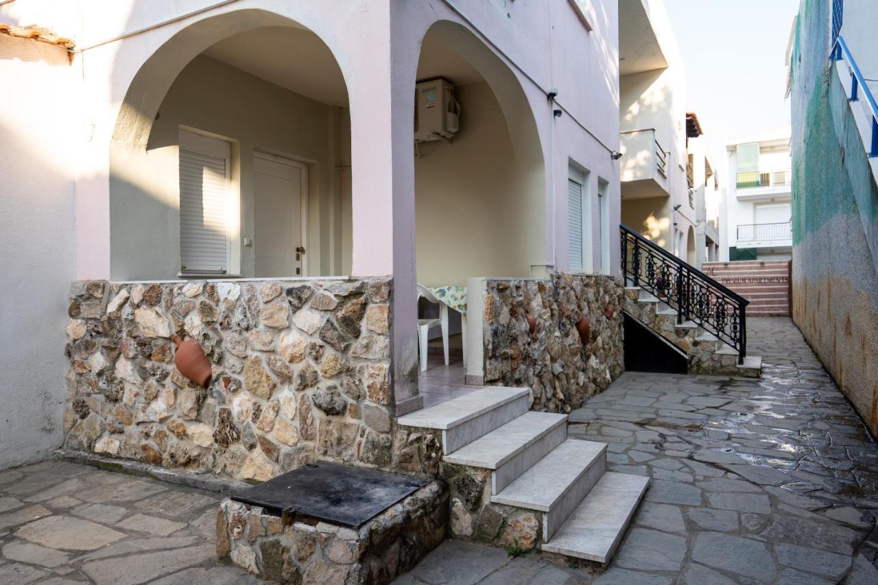 Magdalene's Premium Apartments Ofrínion Esterno foto