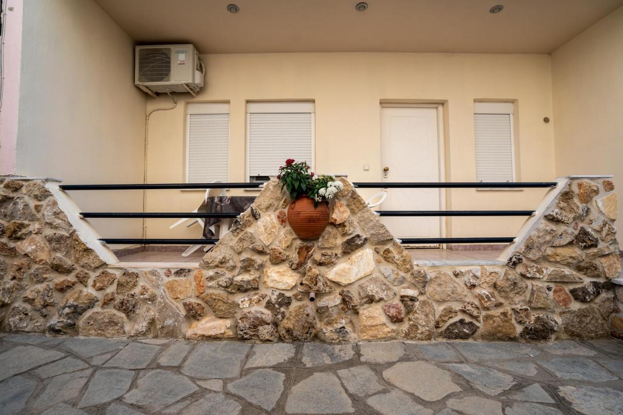 Magdalene's Premium Apartments Ofrínion Esterno foto