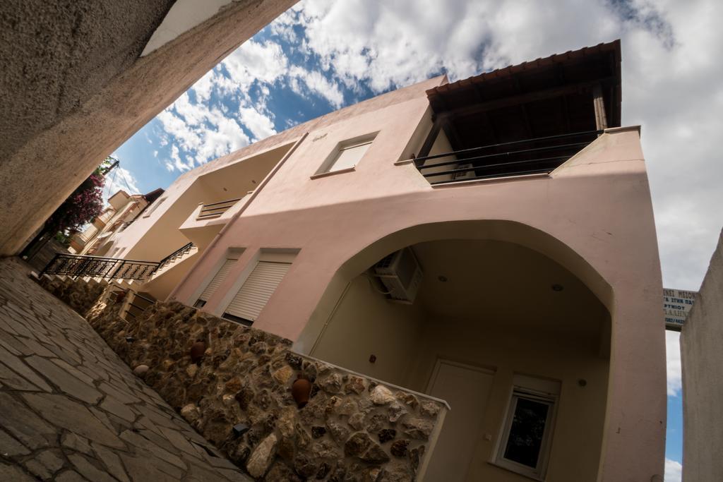 Magdalene's Premium Apartments Ofrínion Esterno foto